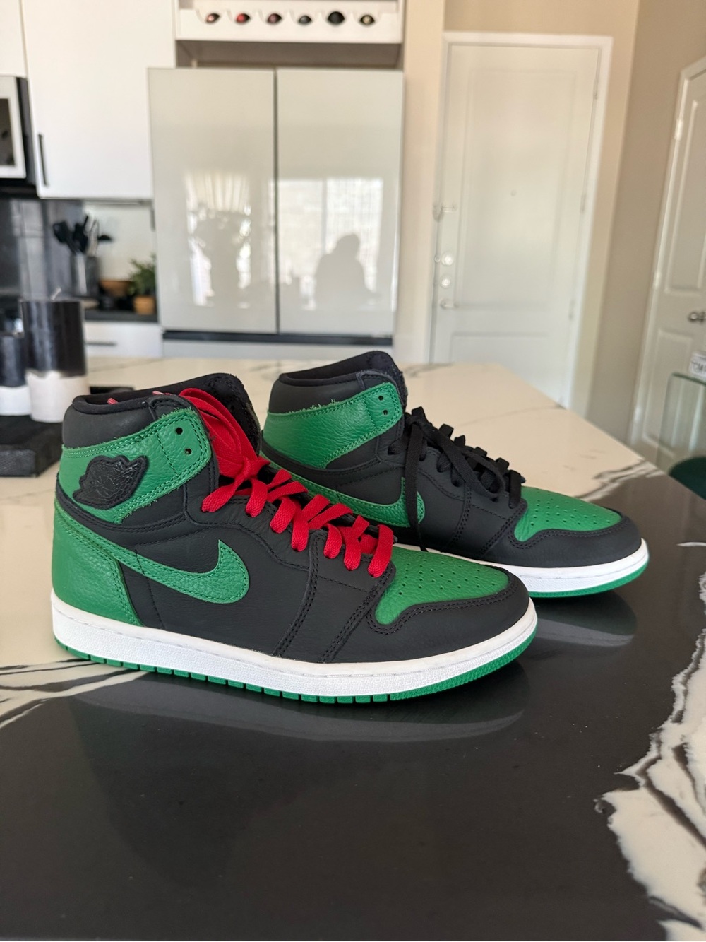 Nike Air Jordan 1 Mid - pine green Black, Green with Red Accent